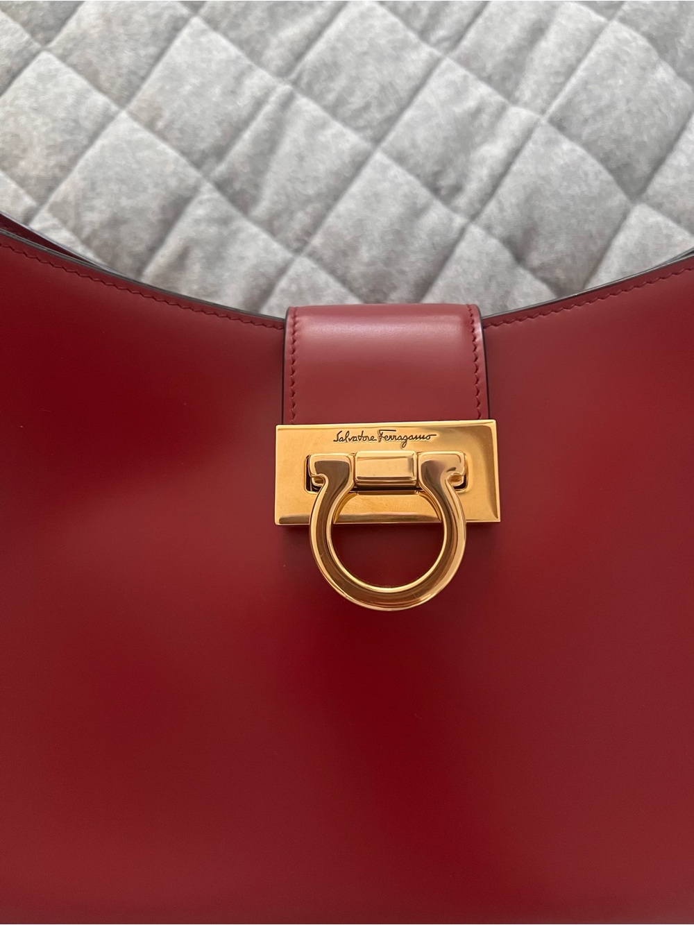 Authentic Ferragamo Trifolio Leather Shoulder Bag Raspberry Red gold Gancini - Picture 5 of 14